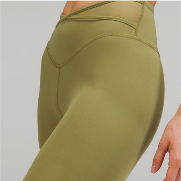 LULULEMON NULU AND CRISSCROSS MESH STIRRUP TIGHT NWT SIZE 12 - Picture 4 of 6